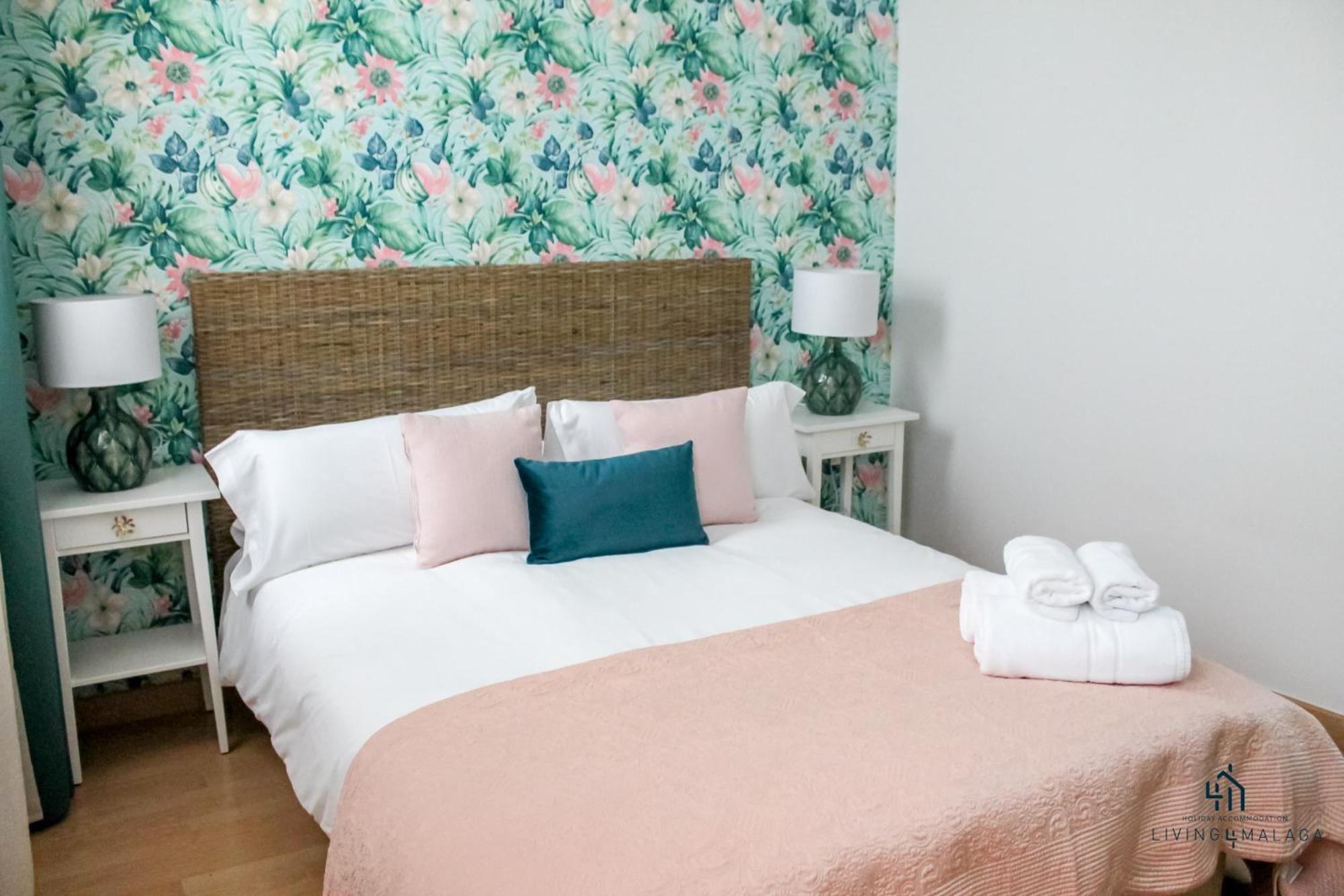 Apartamentos Living4Malaga Deluxe Bagian luar foto