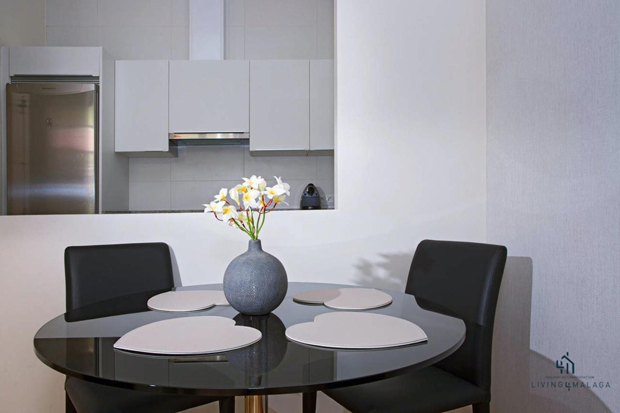 Apartamentos Living4Malaga Deluxe Bagian luar foto