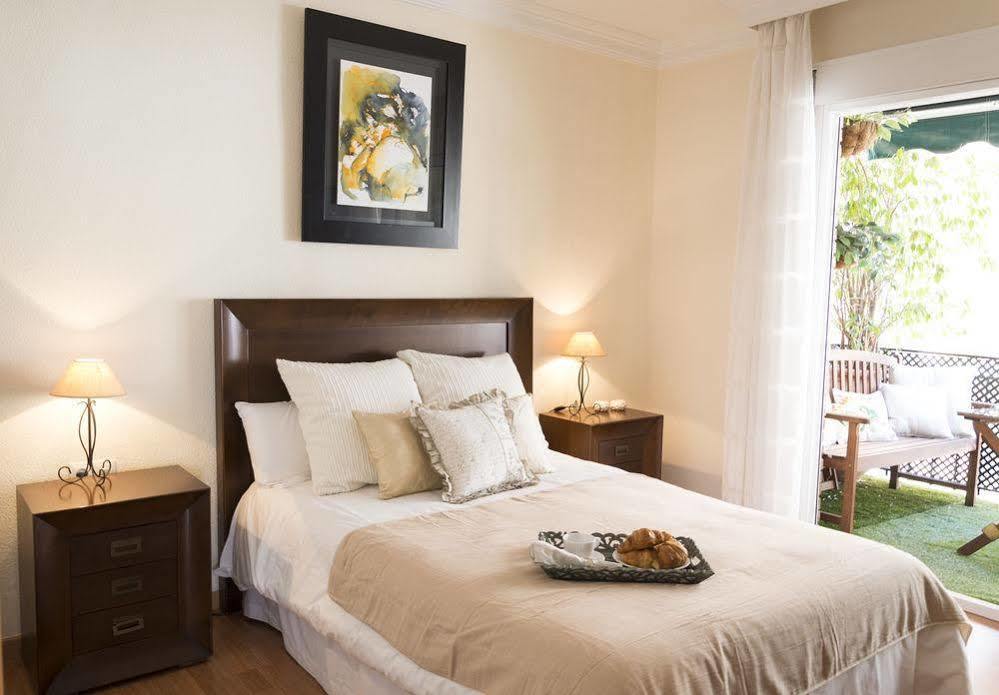 Apartamentos Living4Malaga Deluxe Bagian luar foto