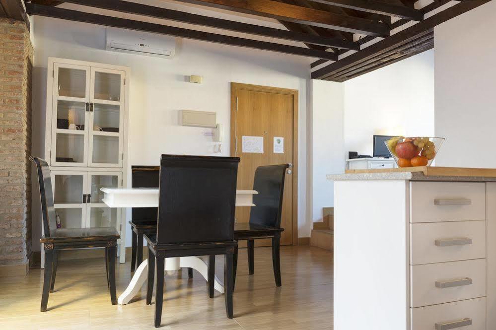 Apartamentos Living4Malaga Deluxe Bagian luar foto